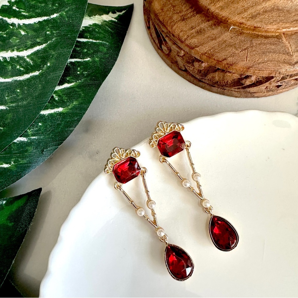 2/$30🌵 Red Stone Gold Tone Art Deco Earrings Baroque Regency Vtg Style NEW